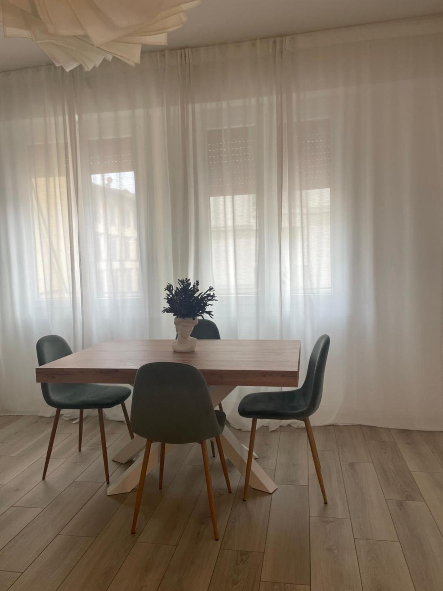 Private Room In Daniela'S House Florence Luaran gambar